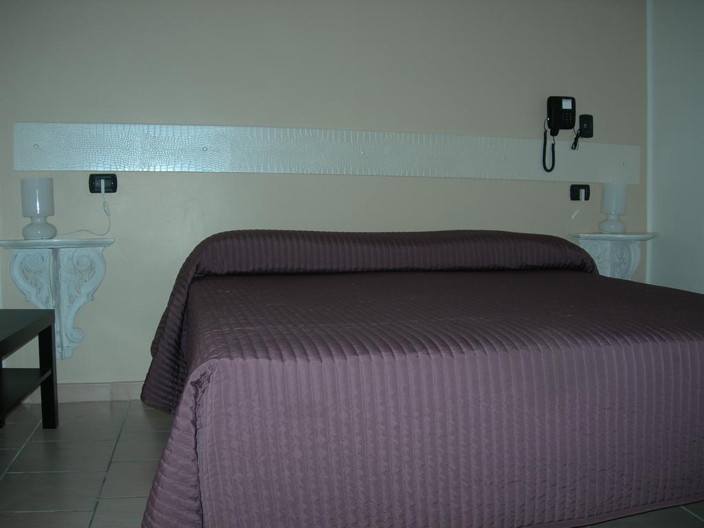 Hotel Due Spade Fidenza Zimmer foto