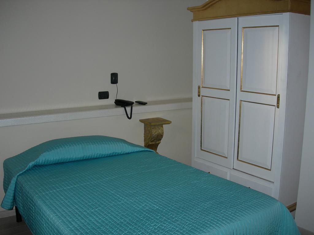 Hotel Due Spade Fidenza Zimmer foto