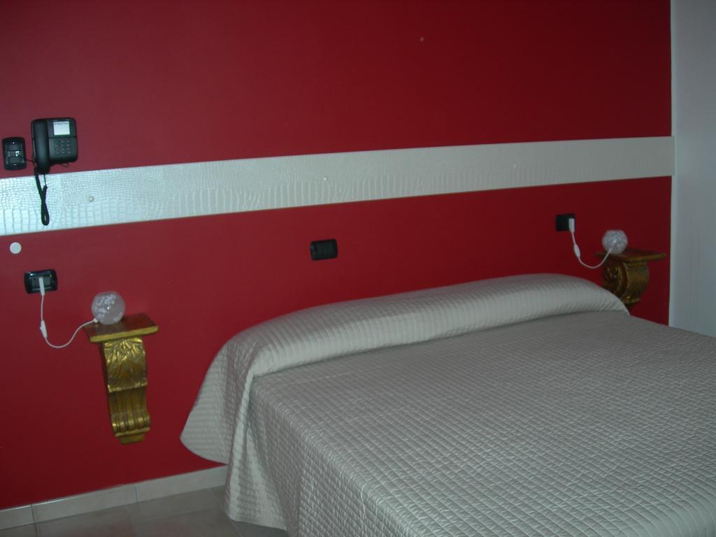 Hotel Due Spade Fidenza Zimmer foto