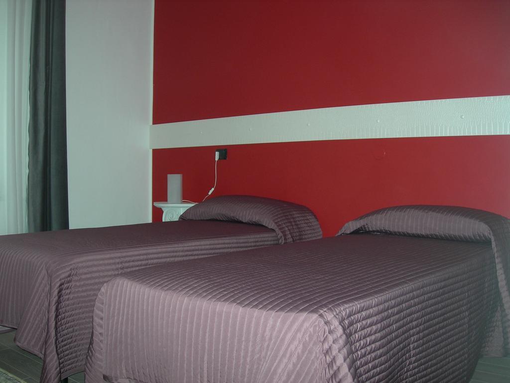 Hotel Due Spade Fidenza Exterior foto