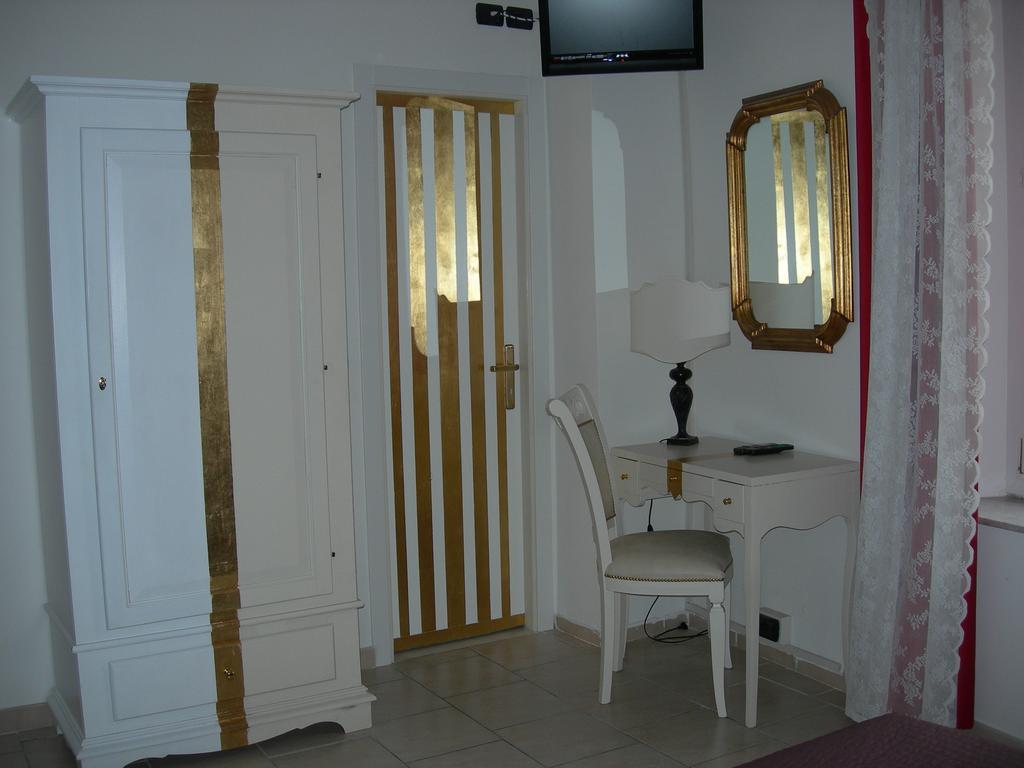Hotel Due Spade Fidenza Exterior foto