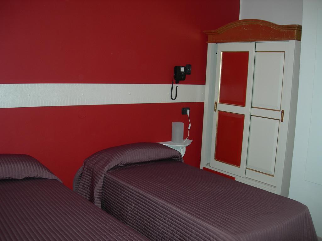 Hotel Due Spade Fidenza Exterior foto